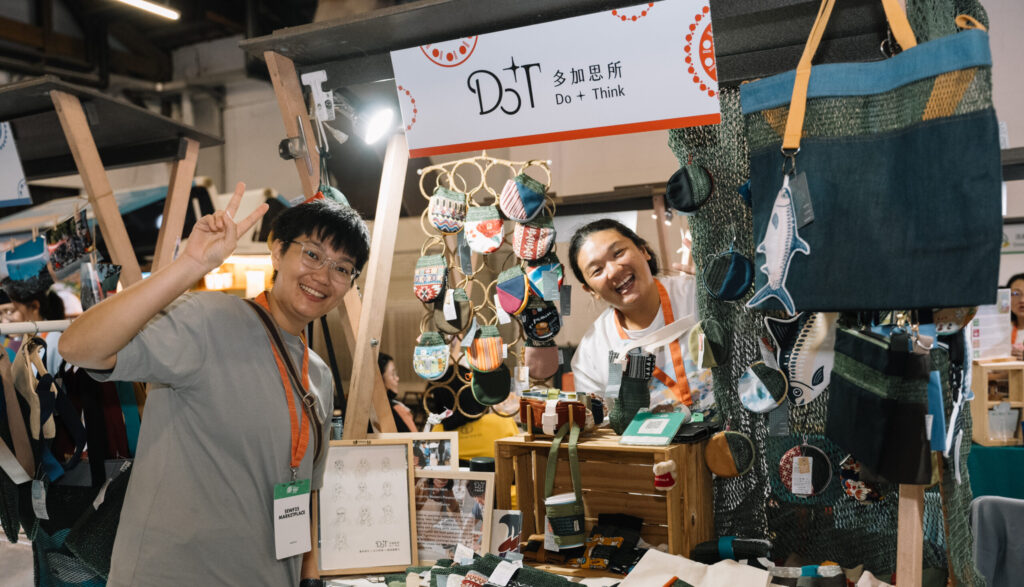 What is a social enterprise featured image -an image of a social enterprise marketplace stall